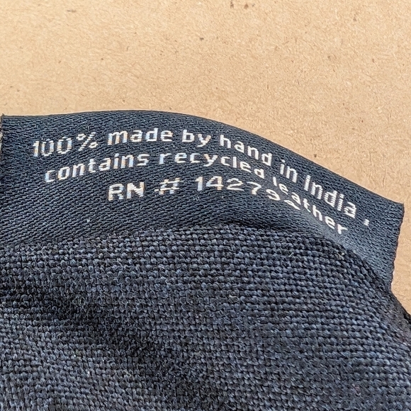 JOYN Crossbody Bag Handmade Abstract Leaf Print - Picture 7 of 9